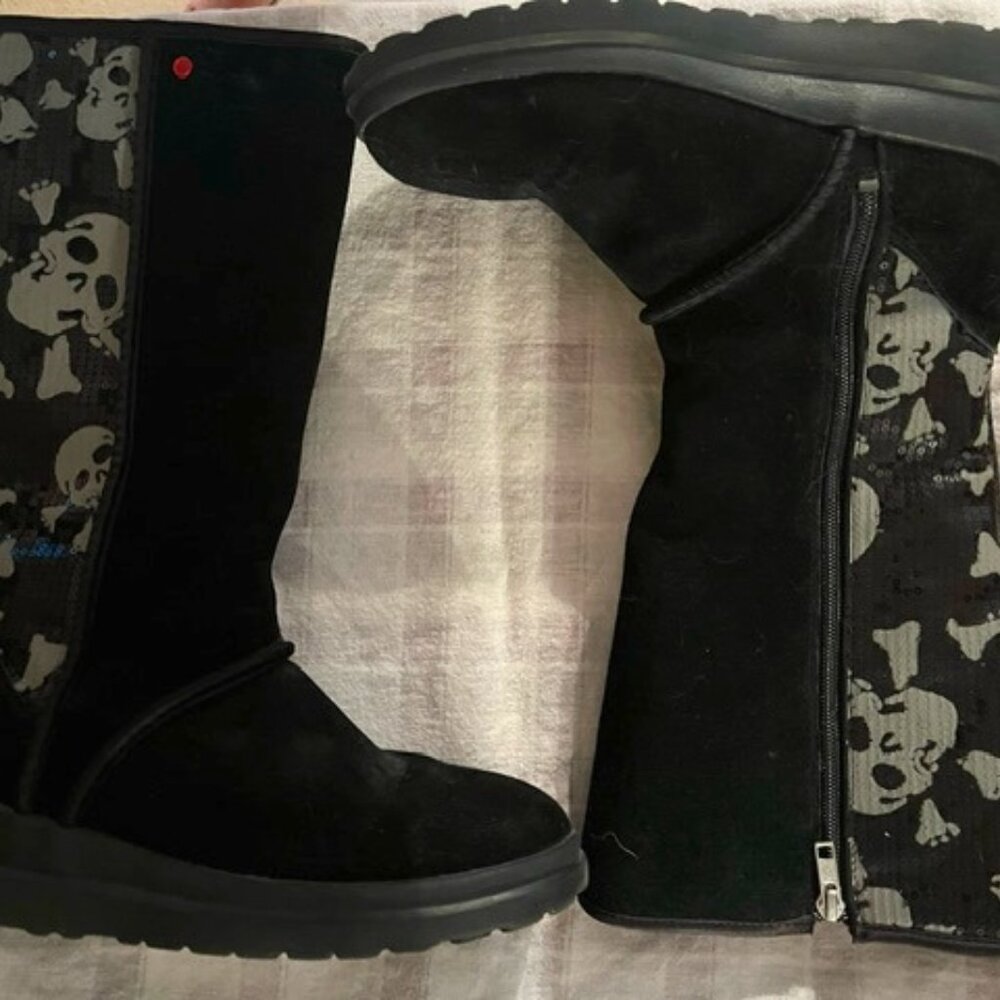 Ugg - Hugs and Kisses - Skeleton Sequence US Size 7